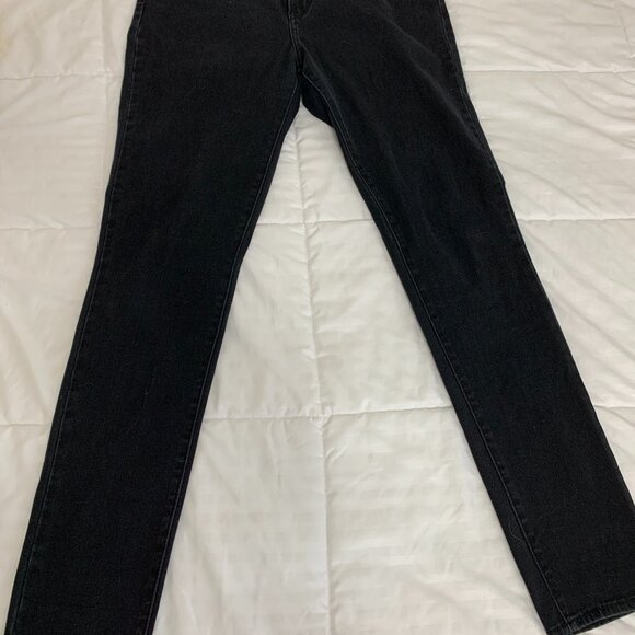 Levi’s Premium Women’s 721 High-Rise Black Skinny Jeans – Classic Slim Fit Denim - Picture 1 of 10